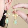 Relatório de bambu estilo chinês Ping An Rosa Branco Brincos em forma de leque Moda de luxo leve High-end Sense Longo Ouro real Galvanizado All-match Ear Hook