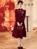 Vestido de Torrada Vermelho Novo Estilo Chinês para Noiva, Vestido de Casamento Retorno para Casa Noivado, Vestido Midi de Manga Longa Petite