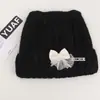 Gorro de punto suelto de alta calidad coreano con orejas de gato, clip en, con cordones de colores y adornos de perlas, un gorro cálido y protector de orejas para mujer en otoño e invierno