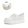 Zapatos blancos de piel de vaca de capa superior con suela de espuma, novedad otoño 2026 casual con suela gruesa para aumentar la altura, plantilla de piel de oveja de capa superior para mujer