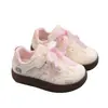 Zapatos Casuales Versátiles de Moda para Niñas 2026 Primavera/Verano Nuevas Zapatillas Deportivas con Lazo para Niños Suela Suave Zapatos Blancos Cómodos