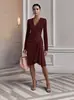 Vestido de manga comprida liso com decote V acinturado, nova moda outonal, crossover, transfronteiriço Europa e América, Amazon, para mulheres.