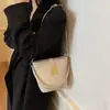 Bolsa de Mão Bolsa de Ombro Transversal 2025 Nova Tendência Fashionável Versátil Retro Texturizada Portátil Bolsa Saco Bolsa de Axila para Mulheres