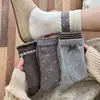 Meias florais para mulheres com punhos bolha, estilo japonês moderno, esquema de cores cinza e roxo, laço duplo de cor contrastante, meias de cano médio, meias empilhadas