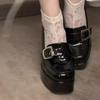Mocasines de plataforma impermeables británicos de suela gruesa de charol negro con tacón grueso, nuevos versátiles con hebilla de torre para mujer primavera y verano 2025