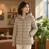 Jaqueta de algodão leve com capuz para outono e inverno para mulheres, casaco curto de algodão, jaqueta quente de algodão com enchimento para mulheres, casaco curto quente para mulheres