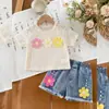 26 Conjunto de Dos Piezas para Niñas Transfronterizo Estilo Campestre Juguetón Top con Flor Tridimensional de Cuello Redondo + Pantalones Cortos de Mezclilla Lavados Pesados