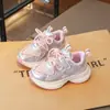 Tênis Esportivo Feminino 2025 Novo Outono Malha Respirável Versátil Moda Infantil Crianças Maiores Sola Macia Estilo Pai Sapatos de Menina
