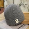 Sombrero para Mujer Nuevo Cálido Sombrero de Lana R-Label Estilo Coreano Moderno Baotou Versátil Sombrero Tejido Sombrero de Propietario Sombrero de Piel de Melón para Hombre Venta al por Mayor
