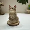 Figura de Gato Atigrado Tallada a Mano en Madera, Adorno de Escritorio Lindo y Colorido, Exquisita Carpintería Transfronteriza con Detalles Realistas
