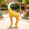 Escultura de Girafa Degradê em Fibra de Vidro Abstrata Simples Grande Ornamento Jardim Animal Paisagem Externa Personalizado