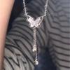 Collar de Mariposa de Nácar Blanco para Mujer, Diseño de Nicho de Lujo Accesible, Cadena Popular de Clavícula con Borla de Diamantes Flash de Venta Caliente de Verano