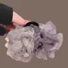 Grampo de Cabelo Flor de Camélia Tridimensional Plissado Feito à Mão, Garra de Cabelo Vintage de Nicho de Alto Padrão para a Parte de Trás da Cabeça, Grampo de Cabelo de Organza