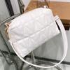Bolsas Femininas Bolsas Pequenas Atacado Moda Primavera 2022 Bolsas Almofada Comércio Exterior E-commerce Dropshipping Bolsas Transversais com Corrente Bordada Femininas