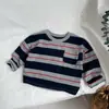 Estilo Coreano Otoño Nueva Llegada Niños Rayas Anchas Bolsillo Manga Larga Camiseta Base Unisex Bebé Casual Versátil Camiseta de Manga Larga