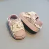 Nuevas zapatillas de moda de otoño para bebés, zapatillas deportivas estilo coreano para niños pequeños, zapatos para niños con cordones, zapatos para caminar para niños pequeños