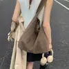 202 Nuevo Bolso de Hombro de Diseño de Nicho para Principios de Otoño Bolso Tote de Tela de Lana Bolso Simple de Moda para Mujer