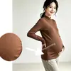 Ropa de maternidad: Camiseta de polar de doble cara con cuello alto medio, un artículo popular de otoño/invierno, disponible en tallas grandes, diseñada para disimular el vientre y minimizar la apariencia del embarazo, con un tejido texturizado resistente a las arrugas y un estilo de capa base moderno