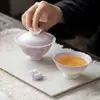 Taza de Té Cerámica Blanca Pintada a Mano con Rosa, Tazón de Dos Piezas con Tapa y Borde Floral con Esmalte Morado Degradado, Juego de Té Kung Fu para Uso Doméstico