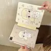 Ins asas design pequeno outono, adequado para capa de tablet iPad Pro 11/13, Air 7/8, com design dobrável e porta-caneta, estilo mini coreano