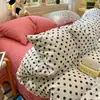Conjunto de Cuatro Piezas de Lunares Simples Grado A para Madre y Bebé Algodón Puro Ropa de Cama para Dormir sin Ropa de Cama Funda de Edredón Falda de Cama para Dormitorio Estudiantil Conjunto de Tres Piezas