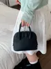 Bolso de Mano con Forma de Concha Yueziz Design para Mujer Otoño/Invierno 2026 Nueva Versión Coreana Bolso Chic Vintage para el Trabajo Bolso de Hombro Cruzado