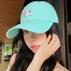 Boné de beisebol rosa estilo coreano, com rasgos e bordado de letras para mulheres, com aba larga que faz o rosto parecer menor, adequado para cabeças maiores, boné de bico de pato oversized