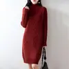 Vestido de Punto de Lana Pura 2026 Otoño/Invierno Nuevo Cuello Redondo Medio Alto Manga Larga para Mujer Holgado Patrón Retorcido Vestido de Longitud Media