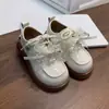 2026 Novos Mocassins Brilhantes Estilo Britânico com Laço de Couro Patenteado para Crianças, Sapatos de Couro para Meninas Princesas com Solas Grossas