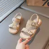 Sandalias Infantiles para Niñas 2026 Verano Nuevo Estilo Niñas Punta Abierta Antideslizantes Deportivas de Playa Niños Medianos y Grandes Modernas Suela Suave