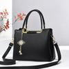 Bolsas para Mujer 2026 Nueva Moda Europea y Americana Bolsos de Mano de Gran Capacidad Comercio Exterior Bolsos Cruzados de Hombro con Pompón Venta al por Mayor