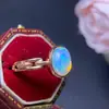 Anel de Opala Natural Ultra-Bonito, Cuidadosamente Feito à Mão com Cores Lindas e Cheio de Brilho