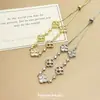 Pulsera de Trébol de Cuatro Hojas Hueco con Pedrería de Alta Gama Estilo Coreano para Mujer, Ajustable, Personalizable, Elegante, Lujo Ligero, Pulsera Exquisita