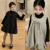 Roupa infantil, conjunto para meninas, estilo floresta, elegante camisa base de manga longa com vestido colete, nova coleção outono/inverno 2026, fornecedor de roupas