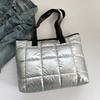 Bolso grande acolchado de algodón para mujer, ligero, estilo coreano, informal, nuevo, 2023, gran capacidad, popular, para otoño e invierno, bolso de mujer a juego
