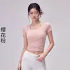 Ropa de yoga para mujer con escote en V de dobladillo cruzado, mangas cortas, diseño de fruncido lateral, copas fijas en el pecho que no se mueven, alta elasticidad y sin restricciones