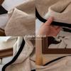 Cortina de sala de estar gruesa color crema estilo francés ligero Nanyang americano de mediados de la antigüedad chenilla teñida en hilo con borde negro producto terminado