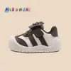 Nuevos estilos de primavera y otoño de zapatillas para niños, zapatos para caminar de bebé, zapatos cómodos y ligeros con cierre de velcro, zapatillas deportivas para niños, zapatos para niñas