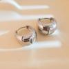 Pendientes de metal hueco retro francés para mujer, estilo frío, 2022, nuevos pendientes de aro dorados de alta gama de nicho de moda.