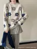 Tricô Redondo Bordado com Flores Estilo Retro Preguiçoso Tricô para Mulheres Outono e Inverno Design de Barra Solta que Rejuvenesce Top