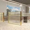 Mampara de Pantalla Comercial con Vidrio Arcoíris Largo y Paneles Metálicos, Mampara de Cabina Simple para Tiendas de Té de Leche, Cafeterías, Bares y Restaurantes