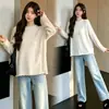 Nueva colección otoño-invierno 2026 de tops de punto para maternidad: suéter de corte holgado, versátil y fácil de combinar con bordes enrollados, perfecto para mujeres embarazadas