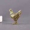 Figuritas Pequeñas de Gallo y Gallina de Latón Antiguo, Decoraciones de Escritorio, Adornos de Mano, Gallo del Zodiaco, Mascotas de Té para Ceremonia del Té, Utensilios de Cobre Vintage