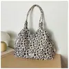 2026 Nuevo Bolso Tote Suave con Estampado de Estrellas Off-White, Artístico, Fresco, Lindo, Estilo Relajado Bolso de Hombro de Nailon para Mujer