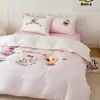 Juego de Ropa de Cama Estampada y Bordada 100% Algodón Puro Transpirable Amigable con la Piel Dibujos Animados Juego de Cuatro Piezas En Stock Venta al por Mayor Se Puede Emitir Factura