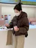 Chamarra de Plumón Gruesa con Capucha para Mujer, Corta, Nueva de Invierno 2024, Estilo Coreano Casual, Versátil, Abrigo tipo "Pan" para Hombres Bajos