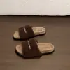 Chinelos peludos de sola grossa para mulheres, adequados para outono e verão, sapatos externos estilo Birkenstock, novo modelo 2026, sandálias extremamente estilosas, chinelos de algodão pelúcia para praia