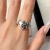 Anel de Coração Cruzado com Design de Nicho para Mulheres, Estilo Vintage de Luxo Leve, Estilo Punk Versátil, Anel Aberto Ajustável de Alta Qualidade para o Dedo Indicador