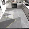 Tapete de chão de cozinha é antiderrapante, resistente a óleo, lavável com pano, lavável, impermeável de PVC, resistente à sujeira e é um tapete de chão especial de cobertura total para cozinha doméstica