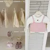 Conjunto Falso de Dos Piezas Estilo Coreano Hello Kitty para Niñas Conjunto de Dos Piezas con Pantalones de Pierna Ancha de Encaje Elegantes para Bebé Ropa de Otoño